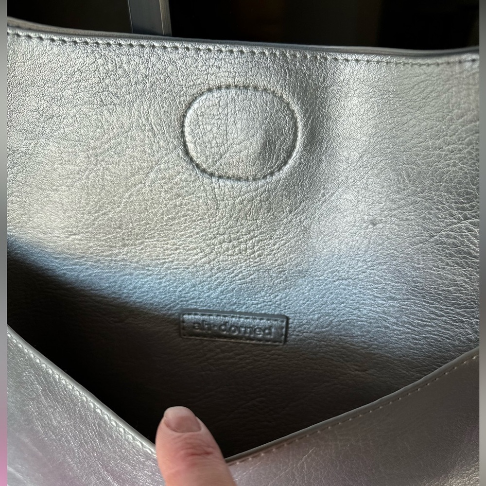 Chic Silver Shoulder Bag With Patterned Strap - image 5